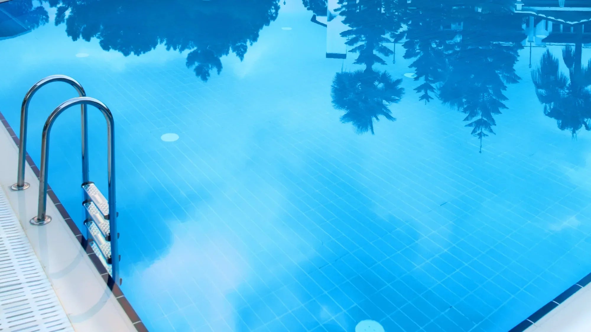 SmartShock vs. Traditional Pool Shocks: Which One Should You Choose?